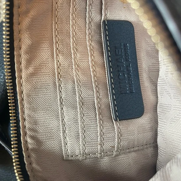 Michael Kors two totes in one reversible open tote with matching wristlet - Picture 9 of 13